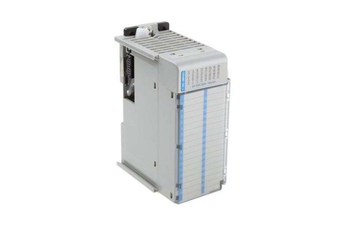 ALLEN BRADLEY ANALOG MODULE 1769-IQ32